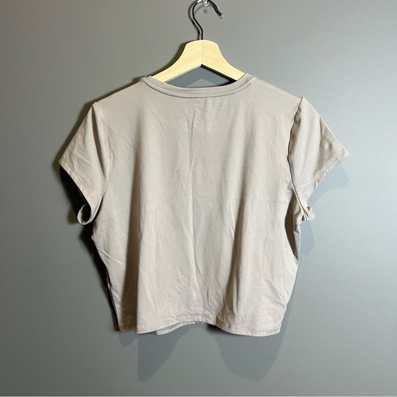 Hollister Light Beige Boxy Crop T-Shirt Short Sleeve - Picture 3 of 3